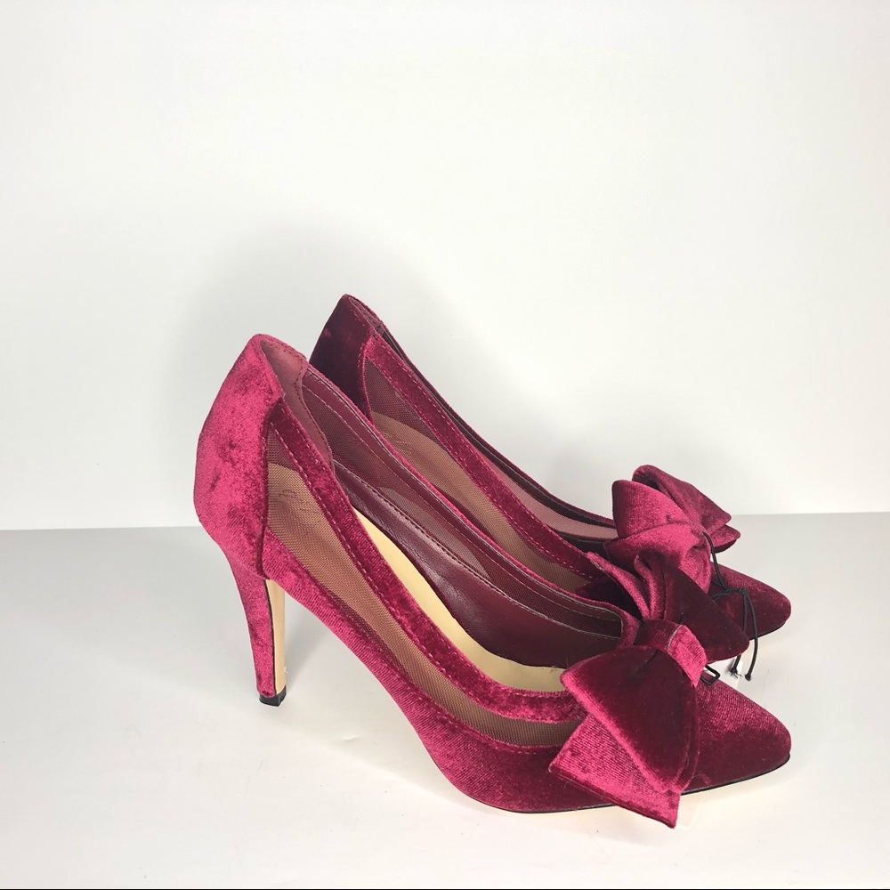NY&Co Velvet Pumps